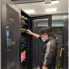 同心守“滬” “疫”無(wú)反顧 上海聯(lián)交所總部大樓里的信息系統(tǒng)守護(hù)者